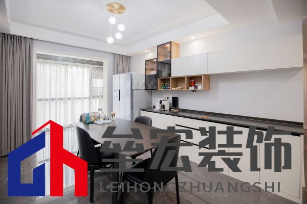 白色、木色與黑色演繹同一空間下的不同格調！