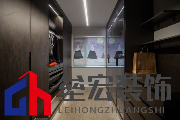 白色、木色與黑色演繹同一空間下的不同格調！