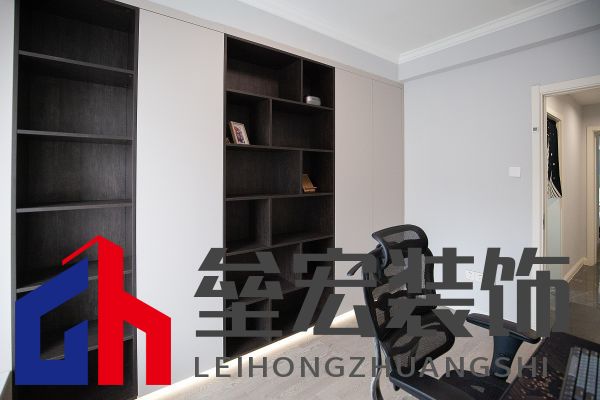 白色、木色與黑色演繹同一空間下的不同格調！