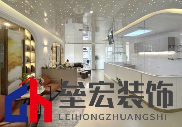 圖片包含 室內(nèi), 房間, 天花板, 桌子 描述已自動生成