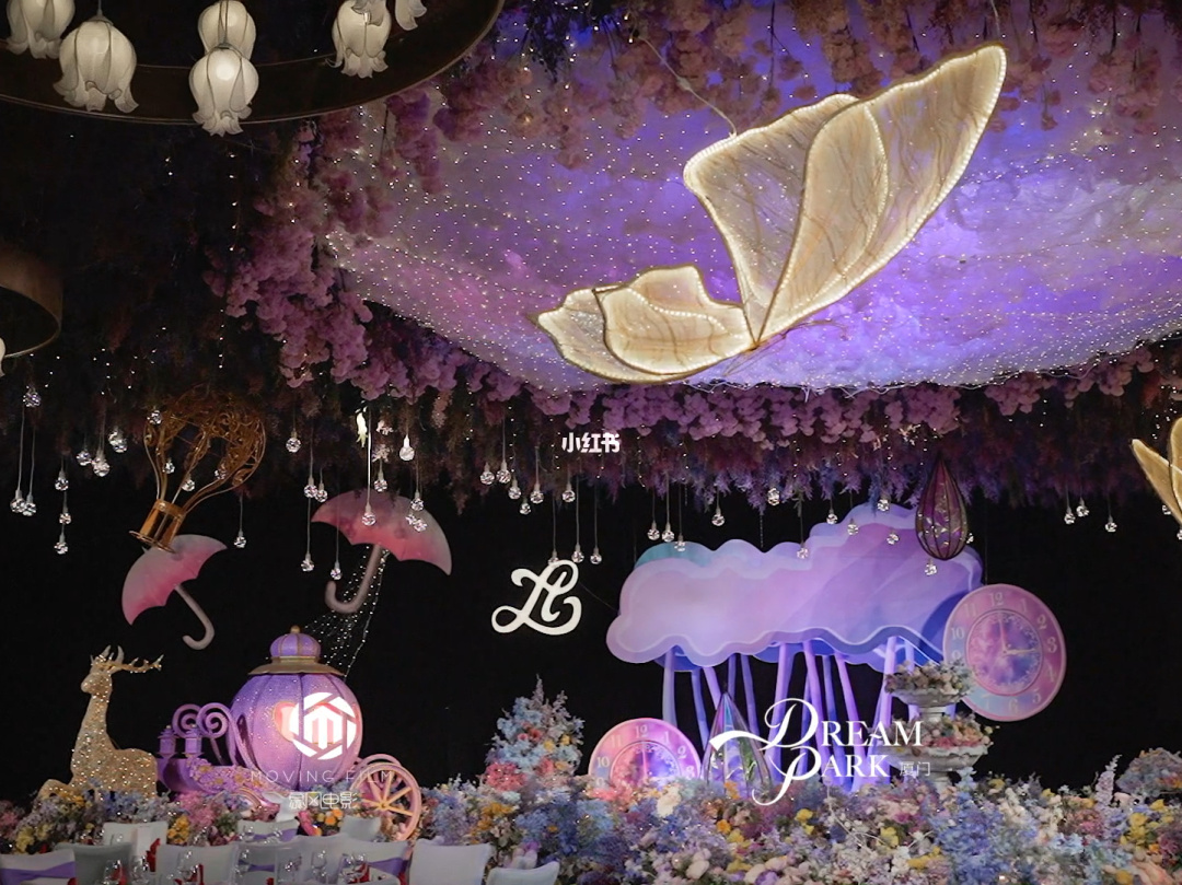 泉州哪些場(chǎng)地適合小型婚禮_廈門婚禮場(chǎng)地布置_羽毛球場(chǎng)地?zé)艄獠贾?/></p>
<p style=