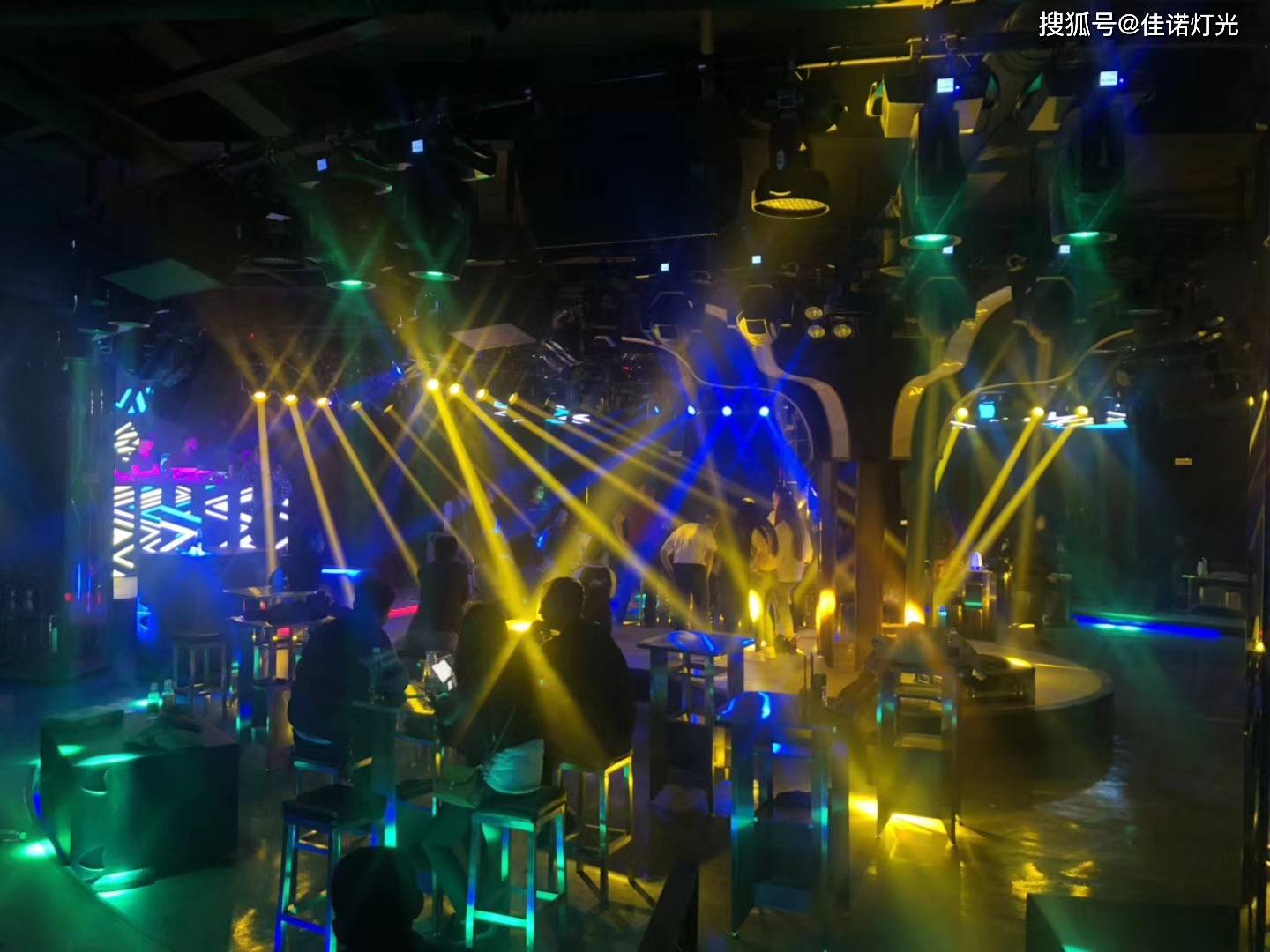 酒吧門口設(shè)計_廈門酒吧設(shè)計_qq炫舞房間酒吧設(shè)計