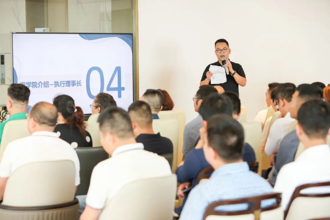 廈門建筑裝飾協(xié)會會長_廈門市裝飾協(xié)會_廈門建筑裝飾協(xié)會