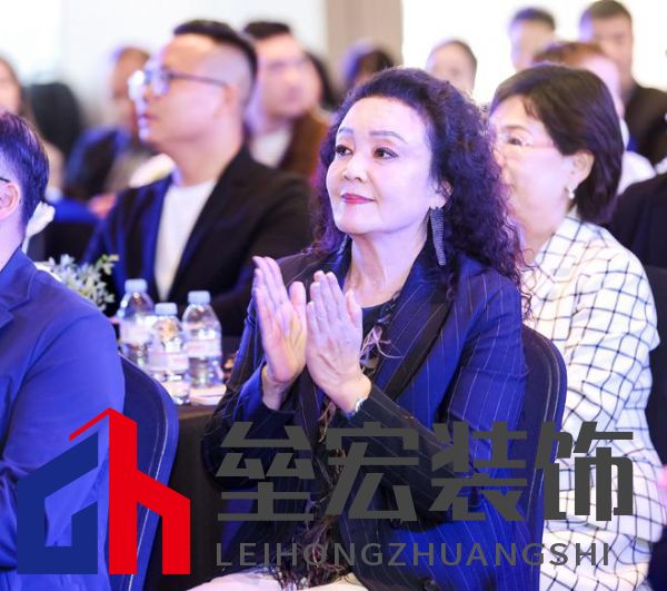 490萬(wàn)奧古斯汀床墊攜手企業(yè)家張?zhí)m閃耀黃浦江，法國(guó)崔佧打造新品發(fā)布會(huì)盛宴