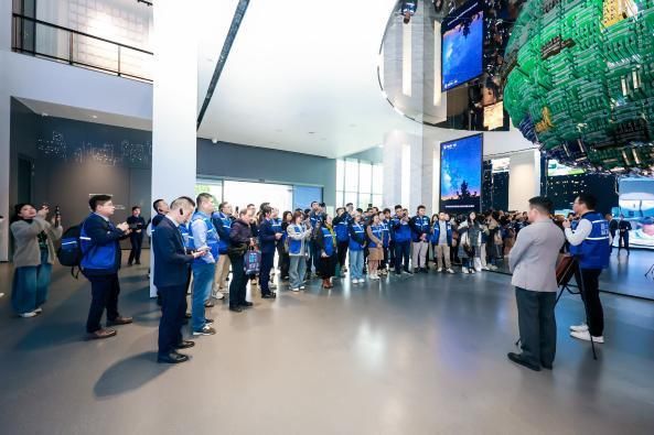 走進(jìn)標(biāo)桿工廠，探尋皇派門窗行業(yè)領(lǐng)跑方程式